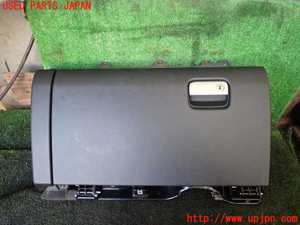 5UPJ-20507516]ポルシェ・カイエン S ハイブリッド(92ACGE)グローブボックス1 中古_m0001.jpg