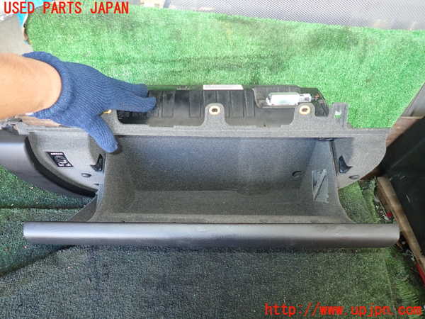 5UPJ-20507516]ポルシェ・カイエン S ハイブリッド(92ACGE)グローブボックス1 中古_m0002.jpg