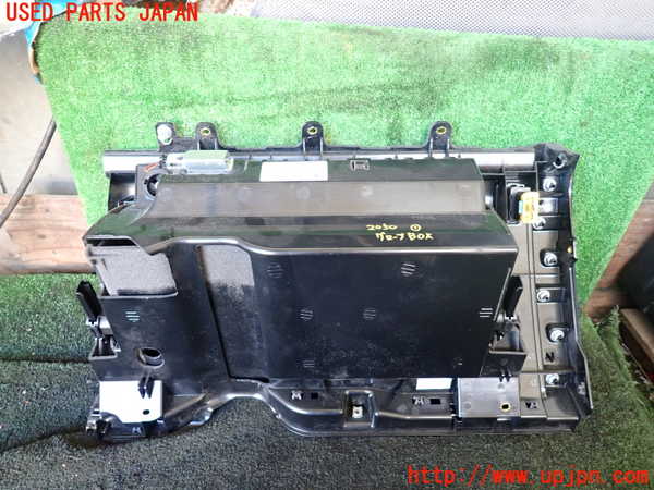 5UPJ-20507516]ポルシェ・カイエン S ハイブリッド(92ACGE)グローブボックス1 中古_m0003.jpg