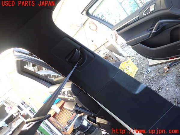 5UPJ-20507670]ポルシェ・カイエン S ハイブリッド(92ACGE)左センターピラートリム 中古_m0001.jpg