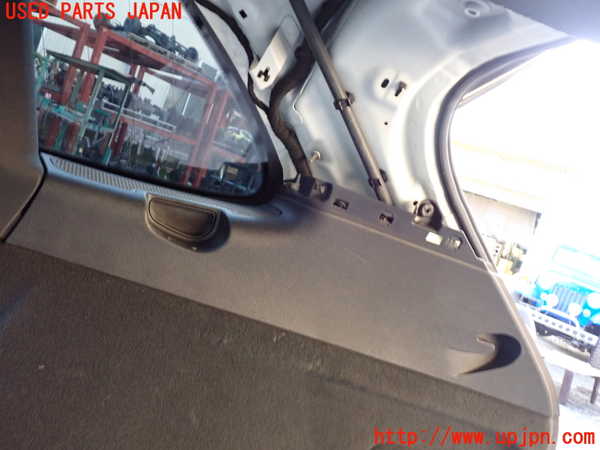 5UPJ-20507675]ポルシェ・カイエン S ハイブリッド(92ACGE)右リアピラートリム 中古_m0002.jpg