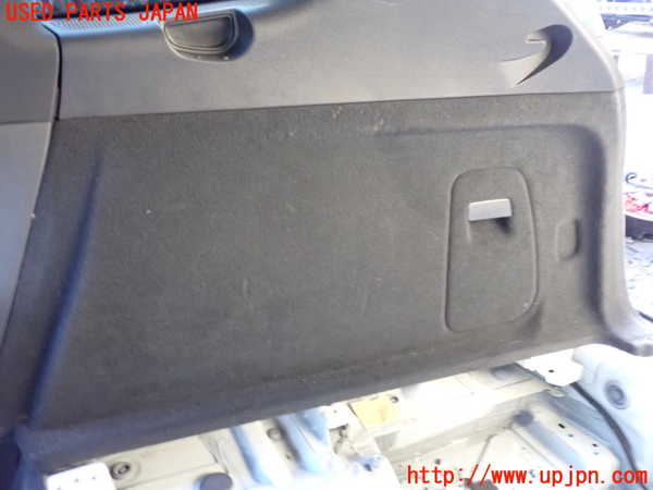 5UPJ-20507675]ポルシェ・カイエン S ハイブリッド(92ACGE)右リアピラートリム 中古_m0003.jpg