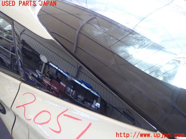 5UPJ-20511382]プリウスPHV(ZVW52)左クォーターガラス 中古_m0001.jpg