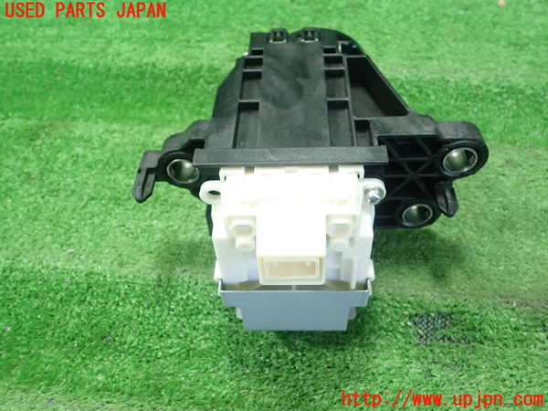 5UPJ-20517555]プリウスPHV(ZVW52)ATシフトレバー 中古_m0002.jpg