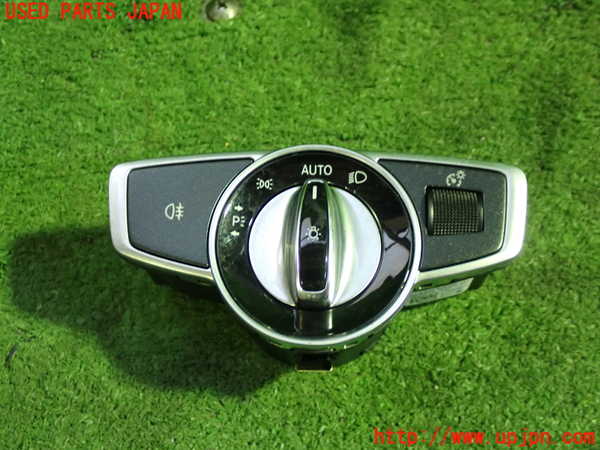 5UPJ-20526285]ベンツ E220 d（S213）(BlueTEC) ステーションワゴン(213204C)ライトスイッチ 中古_m0001.jpg