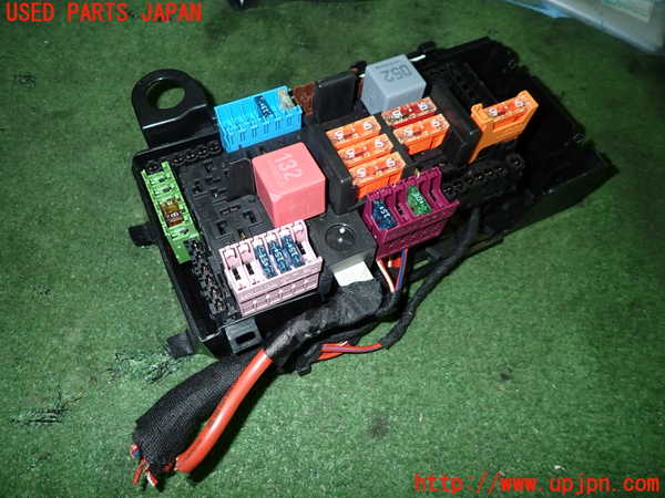 5UPJ-20526741]ベンツ E220 d（S213）(BlueTEC) ステーションワゴン(213204C)ヒューズボックス1 中古_m0001.jpg
