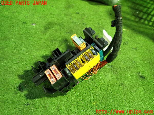 5UPJ-20526742]ベンツ E220 d（S213）(BlueTEC) ステーションワゴン(213204C)ヒューズボックス2 中古_m0001.jpg