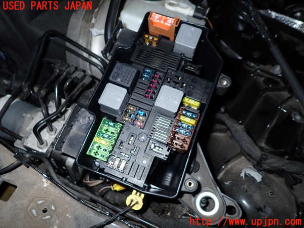 5UPJ-20526743]ベンツ E220 d（S213）(BlueTEC) ステーションワゴン(213204C)ヒューズボックス3 中古_m0002.jpg