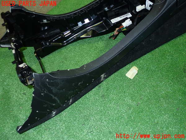 5UPJ-20527540]ベンツ E220 d（S213）(BlueTEC) ステーションワゴン(213204C)センターコンソール 中古_m0003.jpg