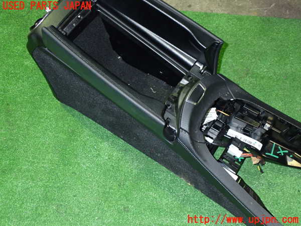 5UPJ-20527540]ベンツ E220 d（S213）(BlueTEC) ステーションワゴン(213204C)センターコンソール 中古_m0004.jpg