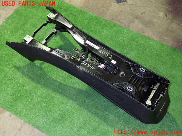 5UPJ-20527540]ベンツ E220 d（S213）(BlueTEC) ステーションワゴン(213204C)センターコンソール 中古_m0005.jpg