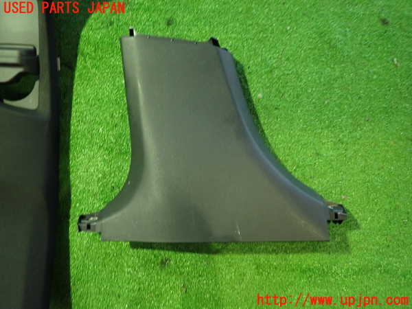 5UPJ-20527670]ベンツ E220 d（S213）(BlueTEC) ステーションワゴン(213204C)左センターピラートリム 中古_m0002.jpg