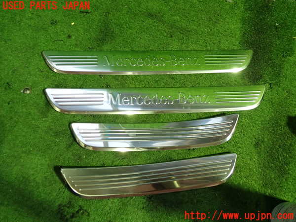 5UPJ-20527740]ベンツ E220 d（S213）(BlueTEC) ステーションワゴン(213204C)スカッフプレート 中古_m0001.jpg