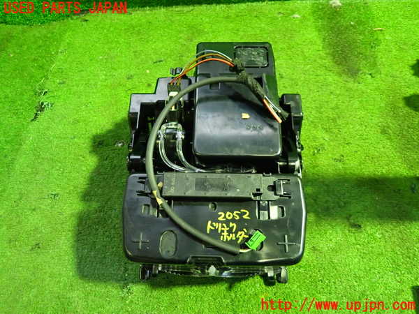 5UPJ-20527810]ベンツ E220 d（S213）(BlueTEC) ステーションワゴン(213204C)ドリンクホルダー 中古_m0002.jpg