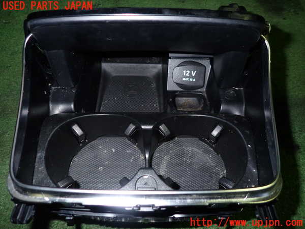 5UPJ-20527810]ベンツ E220 d（S213）(BlueTEC) ステーションワゴン(213204C)ドリンクホルダー 中古_m0004.jpg