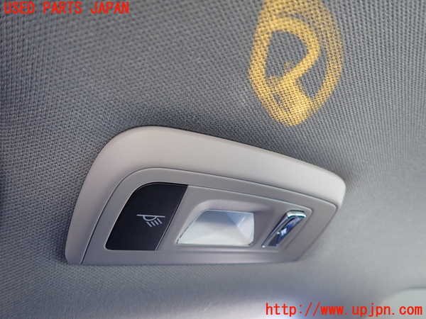 5UPJ-20566413]ポルシェ・パナメーラ S ハイブリッド(970CGEA)ルームランプ3（2列目） 中古_m0001.jpg