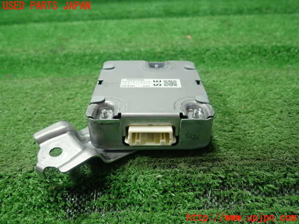 5UPJ-20576152]クラウン ハイブリッド(AZSH21)コンピューター7 (86572-30070) 中古_m0001.jpg