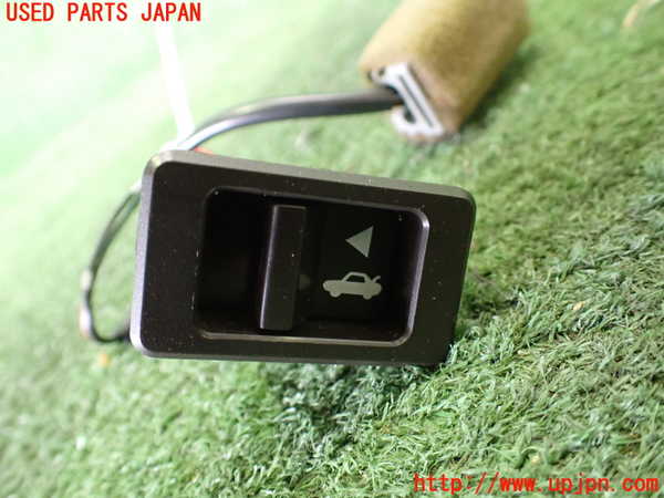 5UPJ-20596306]フィガロ(FK10)スイッチ1 (トランク開閉) 中古_m0001.jpg