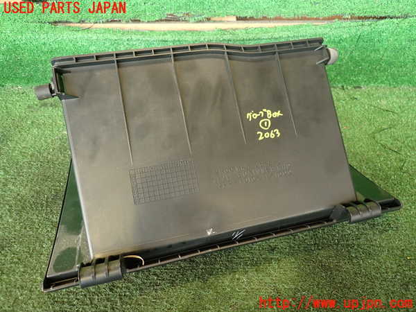 5UPJ-20637516]ランエボ7 GT-A(CT9A)グローブボックス1 中古_m0005.jpg