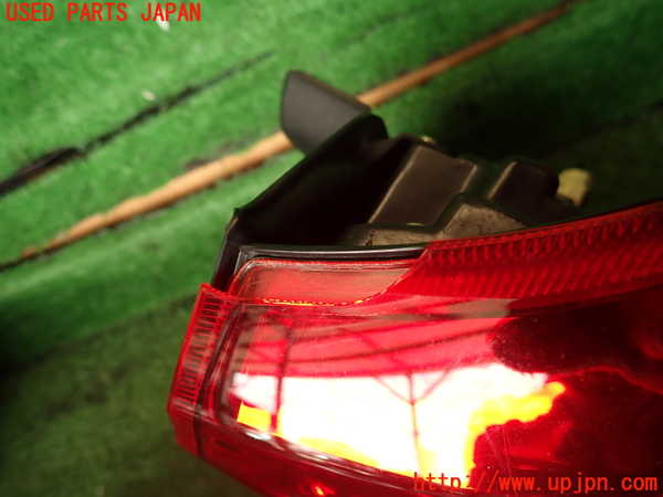 2UPJ-20651530]ランクル200系(URJ202W)右テールランプ ジャンク_m0002.jpg