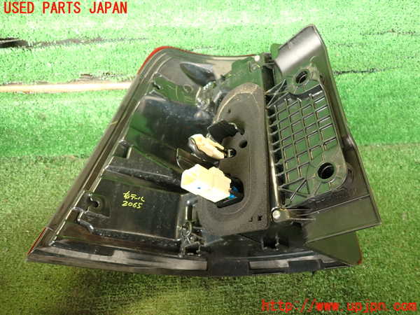 2UPJ-20651530]ランクル200系(URJ202W)右テールランプ ジャンク_m0004.jpg