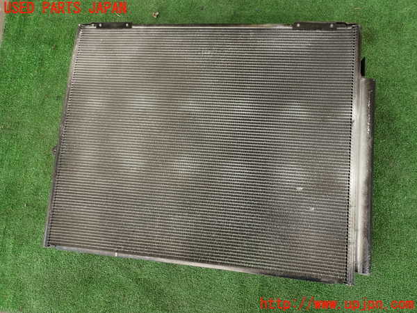 2UPJ-20656031]ランクル200系(URJ202W)エアコンコンデンサー1 ジャンク_m0003.jpg