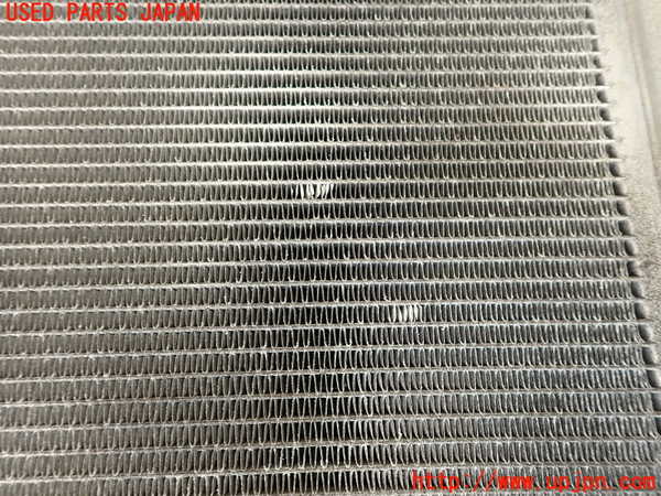 2UPJ-20656031]ランクル200系(URJ202W)エアコンコンデンサー1 ジャンク_m0004.jpg