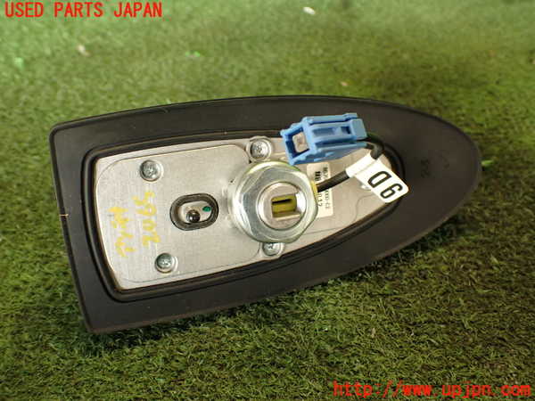 2UPJ-20656550]ランクル200系(URJ202W)アンテナ 中古 86760-60060_m0003.jpg
