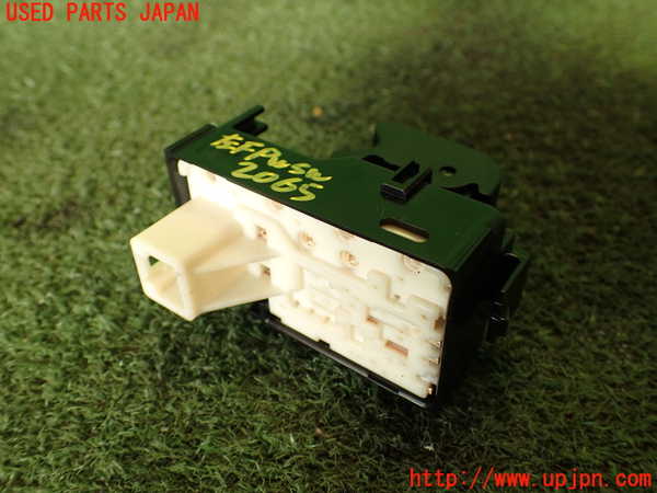 2UPJ-20656245]ランクル200系(URJ202W)左前パワーウィンドウスイッチ 中古_m0003.jpg