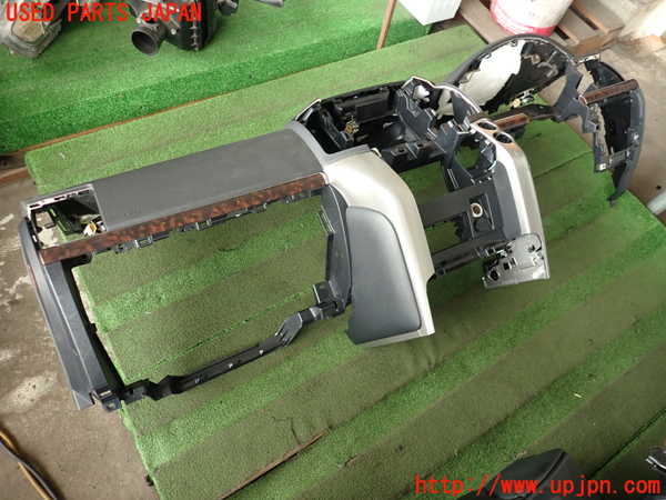 2UPJ-20657505]ランクル200系(URJ202W)ダッシュボード 中古_m0001.jpg