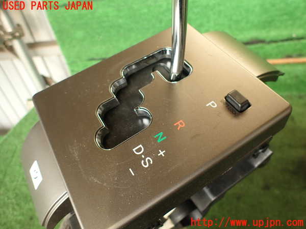 2UPJ-20657555]ランクル200系(URJ202W)ATシフトレバー 中古_m0002.jpg