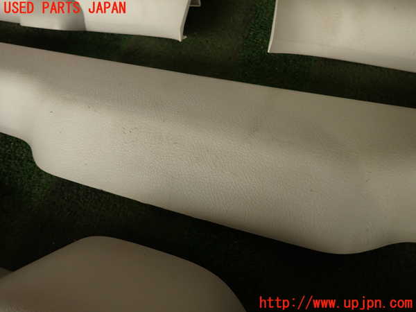 2UPJ-20651578]ランクル200系(URJ202W)バックドア内張り 中古_m0003.jpg