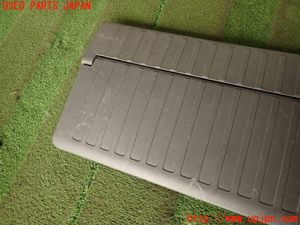 2UPJ-20657772]ランクル200系(URJ202W)ラゲッジトレイ2 中古_m0002.jpg