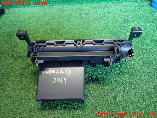 5UPJ-20677841]ランエボ10(CZ4A)小物入れ1 中古_m0003.jpg