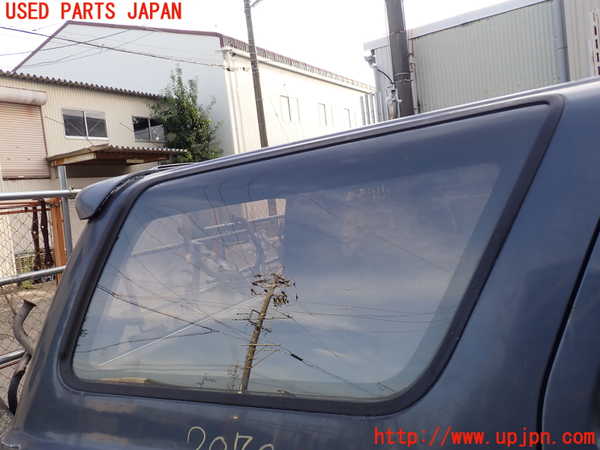 5UPJ-20701380]ハイラックスサーフ N130系 4ドア(VZN130G)右クォーターガラス M2A45 中古_m0001.jpg