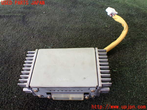 1UPJ-20706525]ハイラックスサーフ N130系 4ドア(VZN130G)アンプ 中古_m0003.jpg