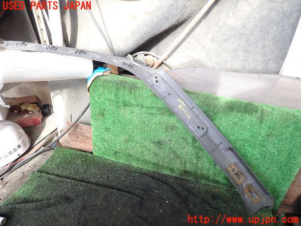 5UPJ-20707655]ハイラックスサーフ N130系 4ドア(VZN130G)右フロントピラートリム 中古_m0003.jpg