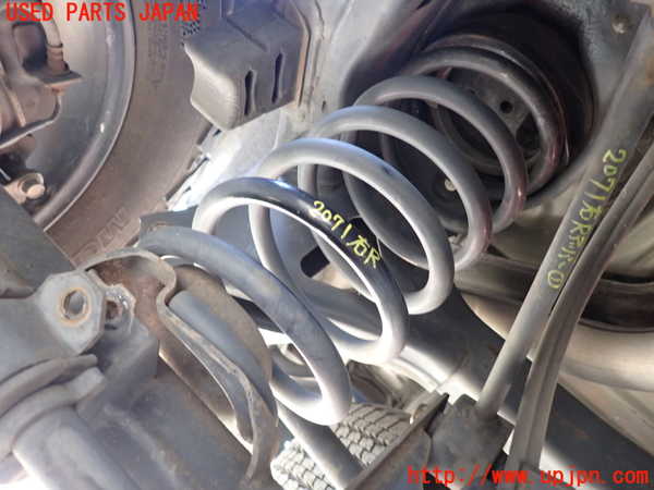 5UPJ-20715100]ハイラックスサーフ(RZN215W)右リアスプリング 中古_m0001.jpg