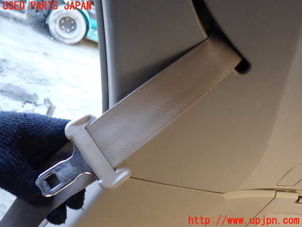 5UPJ-20717155]ハイラックスサーフ(RZN215W)右2列目シートベルト 中古_m0001.jpg