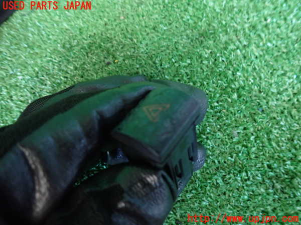 5UPJ-20736290]アルファロメオ・ジュリエッタ(940141)ハザードスイッチ 中古_m0002.jpg