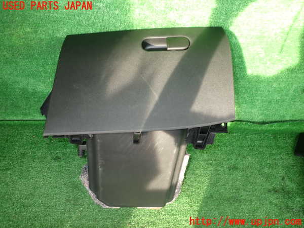 5UPJ-20737516]アルファロメオ・ジュリエッタ(940141)グローブボックス1 中古_m0001.jpg