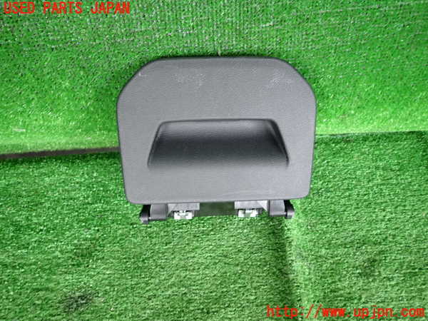 5UPJ-20757841]BMW 218i グランクーペ(7K15)(F44)小物入れ1 中古_m0001.jpg