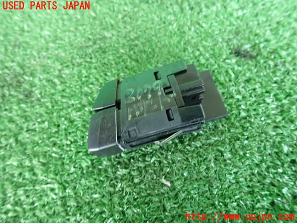 5UPJ-20796290]BMW 218d アクティブツアラー(2C20)(F45)ハザードスイッチ 中古_m0002.jpg