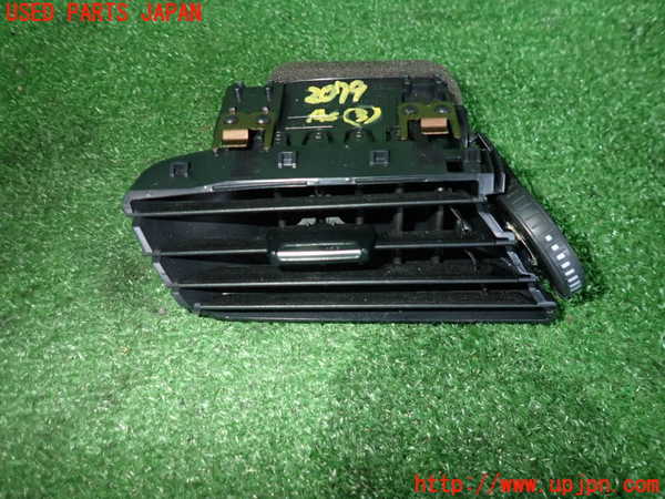 5UPJ-20797528]BMW 218d アクティブツアラー(2C20)(F45)エアコン吹き出し口3 (左) 中古_m0001.jpg