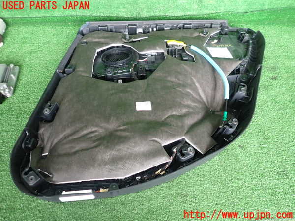 5UPJ-20791324]BMW 218d アクティブツアラー(2C20)(F45)左後ドア内張り 中古_m0004.jpg