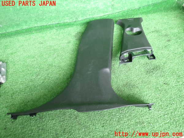 5UPJ-20797665]BMW 218d アクティブツアラー(2C20)(F45)右センターピラートリム 中古_m0001.jpg