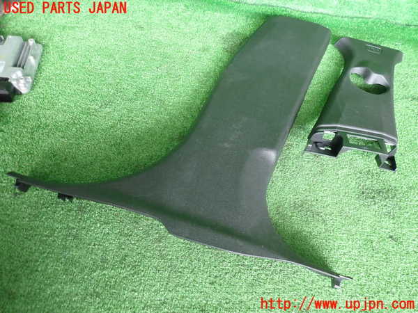 5UPJ-20797665]BMW 218d アクティブツアラー(2C20)(F45)右センターピラートリム 中古_m0003.jpg