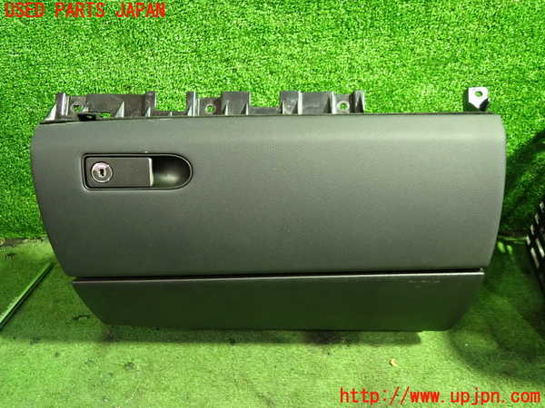 1UPJ-20817516]ベンツ CLS550(218373 C218)グローブボックス1 中古_m0001.jpg