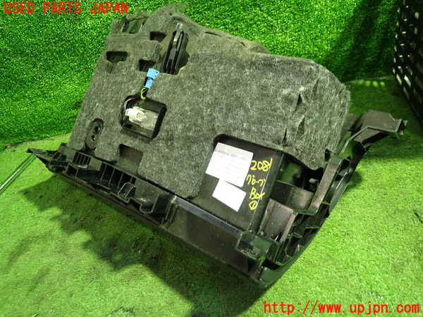 1UPJ-20817516]ベンツ CLS550(218373 C218)グローブボックス1 中古_m0002.jpg