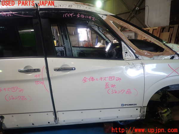 5UPJ-20841230]セレナ e-POWER(HFC27)右前ドア 【ジャンク】_m0001.jpg